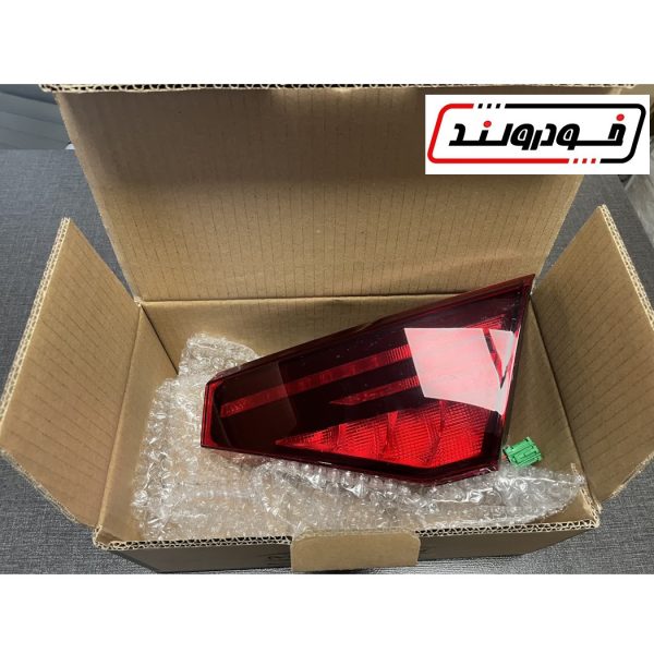 چراغ خطر تارا سال روی صندوق راست مدرن