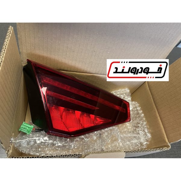 چراغ خطر تارا سال روی صندوق چپ مدرن